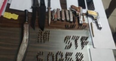 पटना पुलिस वांछित अपराधी आ संगीकेँ पेन पिस्तौल आ अन्य हथियार संग बनेलक बंदी